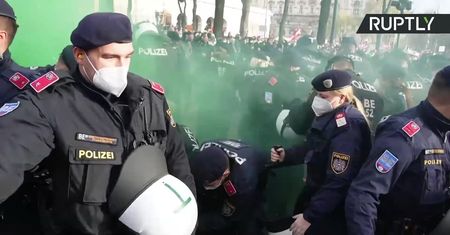 Austria wprowadza kolejny lockdown. Wielotysięczny protest w Wiedniu