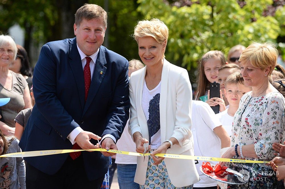 Małgorzata Kożuchowska przecina wstęgę