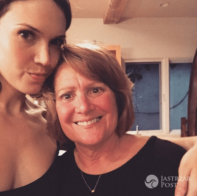 Mandy Moore ma matkę lesbijkę