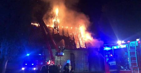 Pożar zabytkowego kościoła w Orłowie. Zniszczeniu uległa znaczna część dachu