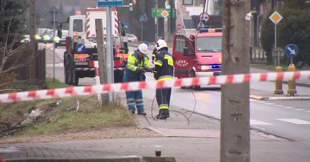 Chcieli pomóc kobiecie, która się przewróciła, a spowodowali karambol. Seria niefortunnych zdarzeń koło Oświęcimia