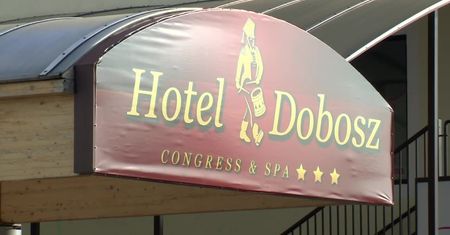 Policja zatrzymała mężczyznę podejrzanego o atak nożem w hotelu w Policach