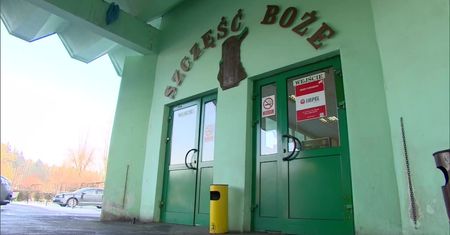 Z kopalni “Rudna” w Polkowicach wydobyto zasypanego górnika. Przeżył dzięki wzmocnionej kabinie maszyny