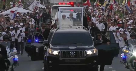 Tysiące osób witały papieża Franciszka, który przybył na Światowe Dni Młodzieży w Panamie