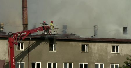 Pożar garbarni pod Łodzią. Z ogniem walczyło ponad 100 strażaków