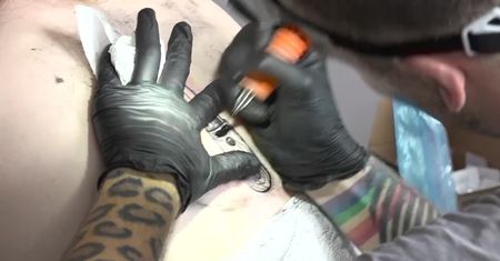Charytatywne tatuowanie w Szczecinie. Dochód zostanie przeznaczony na rzecz walki z homofobią