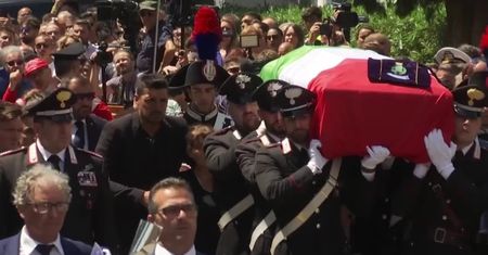 Tłumy pożegnały karabiniera, który zginął w rąk amerykańskich nastolatków w Rzymie