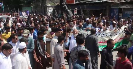Antyindyjska demonstracja w Islamabadzie. W manifestacji wziął udział szef MSZ Pakistanu