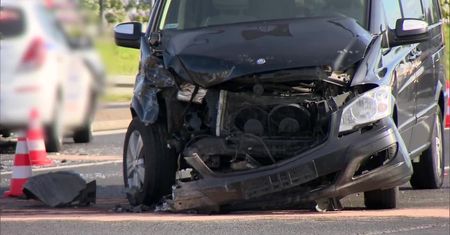 Wypadek samochodu Służby Ochrony Państwa. Dwie osoby zostały ranne