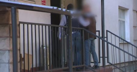 Zarzuty dla mężczyzny, który zaatakował siekierą ochroniarza w sądzie