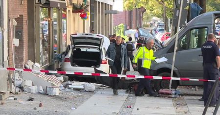 Samochód osobowy wjechał z impetem w kawiarnię w Berlinie. Rannych 5 osób