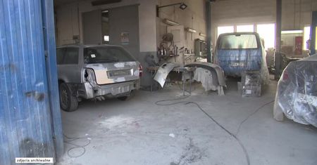 Mechanik, który wymienił żarówkę urzędniczkom, nie zostanie ukarany
