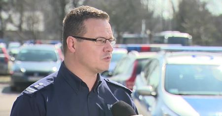 “Policjanci nie wchodzili siłowo, nie używali przemocy”. Policja tłumaczy pomyłkowe przeszukanie mieszkania dziennikarki