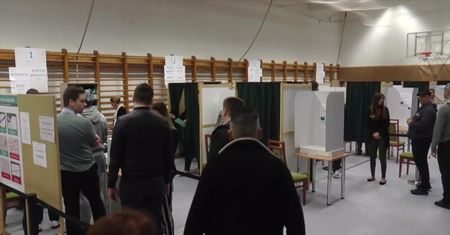 Węgrzy wybierają parlament. Fidesz faworytem