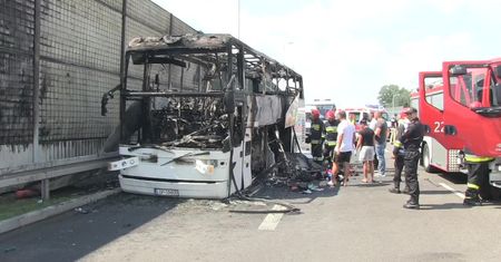 Spłonął autobus, którym podróżowało 21 osób. Sześć z nich trafiło do szpitala
