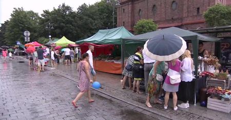 “To jest bardzo fajne, że rękodzielnictwo ciągle żyje”. 180 wystawców na “Odpuście u babci Anny” w Katowicach