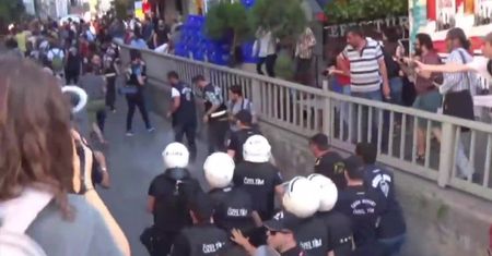Parada równości w Stambule odbyła się mimo zakazu. Policja użyła gumowych kul