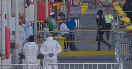 Malta przyjęła statek z ponad 200 imigrantami. Zostaną rozlokowani w siedmiu innych krajach