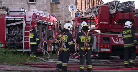 Pożar kamienicy w Katowicach, budynek musiało opuścić 15 osób