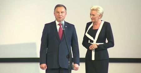 “Nasi przeciwnicy mogą krzyczeć, ponieważ konstytucja jest przestrzegana”. Gwizdy i okrzyki odpowiedzią na słowa prezydenta