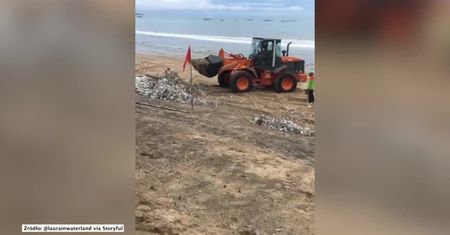 Morze śmieci na plaży na Bali. Wyrzucił je ocean