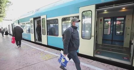 Algieria łagodzi pandemiczne obostrzenia. W kraju znów można podróżować środkami transportu publicznego między prowincjami