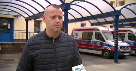 Wyciągnął siekierę i zaatakował ratowników, gdy ci próbowali mu pomóc