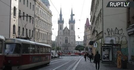 Opustoszałe ulice i zamknięte niektóre sklepy. Czechy wprowadzają rygorystyczne obostrzenia