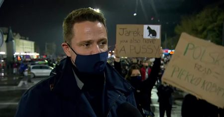 Trzaskowski śledził protest w Warszawie. “Pseudotrybunał zgotował ludziom piekło”