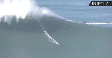 Gigantyczne fale w Nazare przyciągnęły tłumy surferów