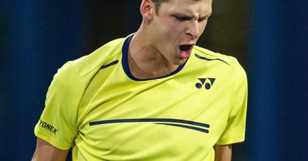 Hubert Hurkacz w ćwierćfinale turnieju w Kolonii. Polak pokonał Mischę Zvereva