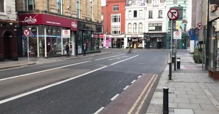 Opustoszałe ulice Dublina. Irlandia wprowadza sześciotygodniowy lockdown
