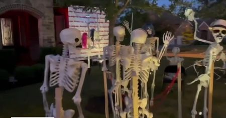 Szkielety tańczące na rurze nie spodobały się jej sąsiadom. Mieszkanka Teksasu musi usunąć halloweenowe dekoracje