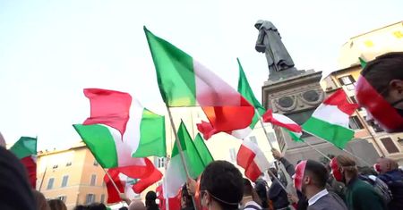 Zamieszki w Rzymie. Skrajna prawica protestowała przeciwko koronawirusowym restrykcjom