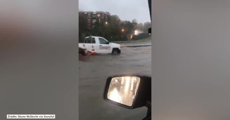 Ulewne deszcze wywołały powódź w Charlotte. Wiele ulic w mieście było nieprzejezdnych