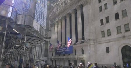 Potężne spadki na światowych giełdach przez koronawirusa. Główne indeksy Wall Street straciły ponad 7 proc.
