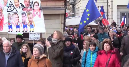 Protest w Pradze przeciwko premierowi Czech. Demonstranci domagają się jego dymisji