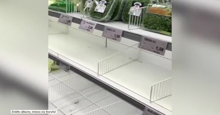 Puste półki w sklepie w Mediolanie. Mieszkańcy wykupują żywność w obawie przed epidemią koronawirusa