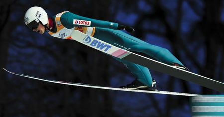 Karl Geiger wygrał konkurs w Val di Fiemme i objął prowadzenie w generalnej klasyfikacji Pucharu Świata. Dawid Kubacki był trzeci