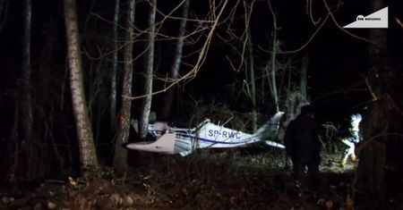 Awaryjne lądowanie małego samolotu w lesie przy trasie S8