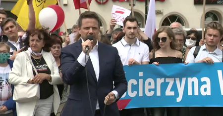 Rząd coś ukrywa, stan finansów nie jest najlepszy. R. Trzaskowski zapowiedział weto podatkowe