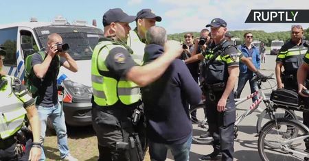 Kilkudziesięciu aresztowanych po demonstracji przeciwko koronawirusowym restrykcjom w Holandii