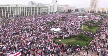 Białorusini nie przestraszyli się OMON-u. Nawet 200 tys. osób na demonstracji w Mińsku