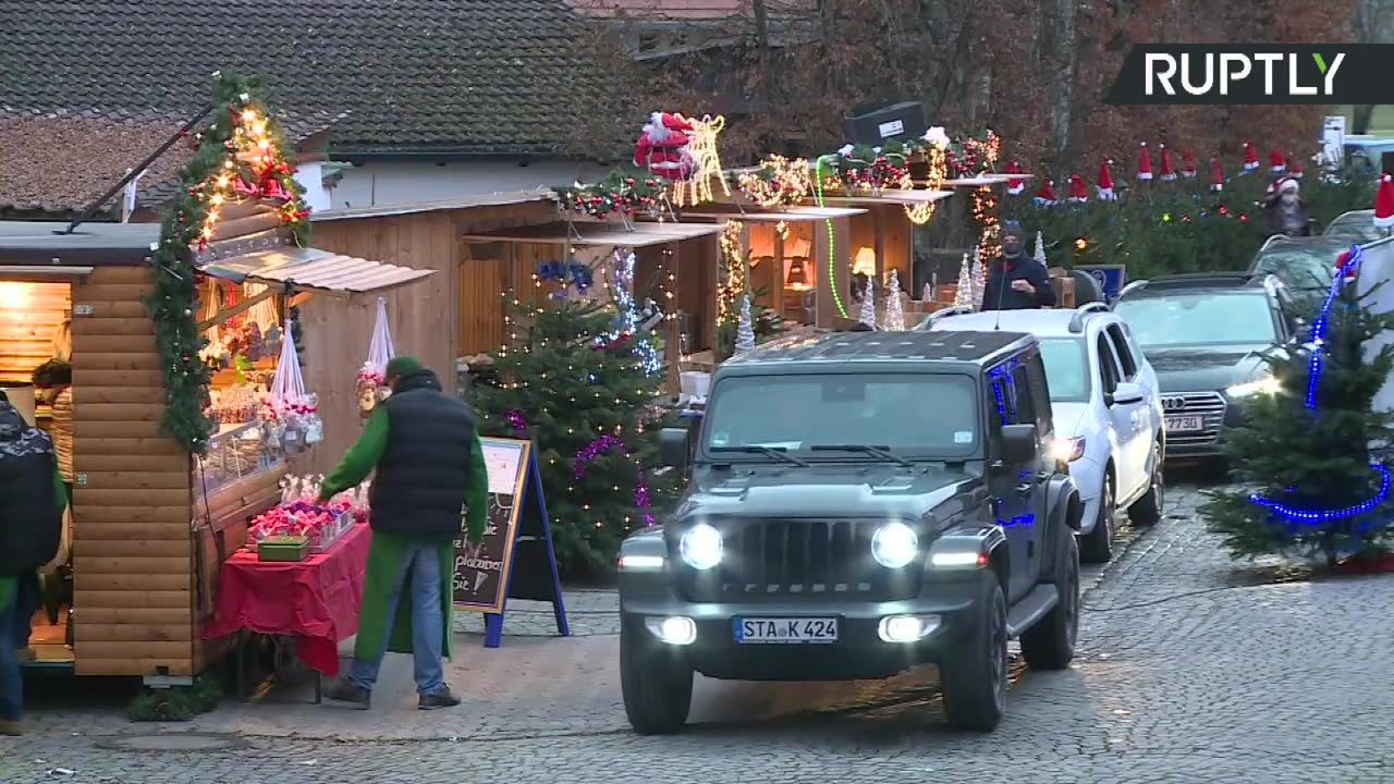 W Niemczech działa jarmark bożonarodzeniowy drive-thru.