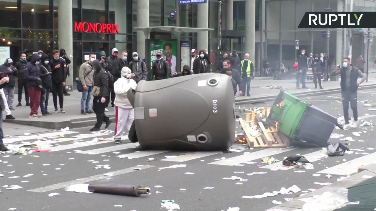 Płonące śmietniki na ulicach Paryża. Protest pracowników firm komunalnych