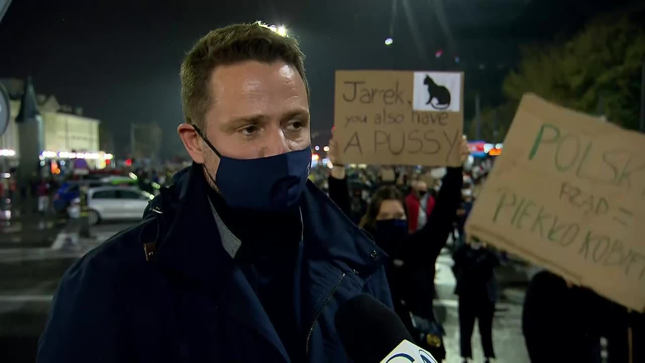 Trzaskowski śledził protest w Warszawie. “Pseudotrybunał zgotował ludziom piekło”