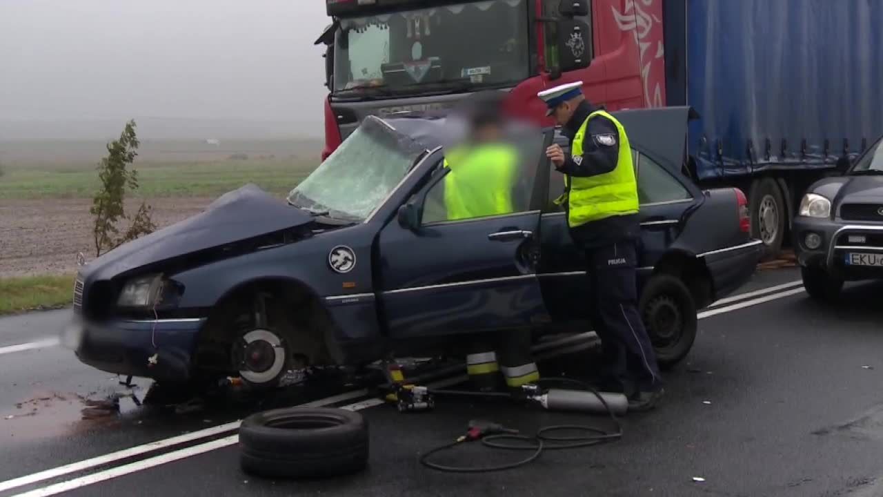 Dwie osoby zginęły w wypadku pod Kutnem. Ranne dziecko przetransportowano śmigłowcem do Łodzi