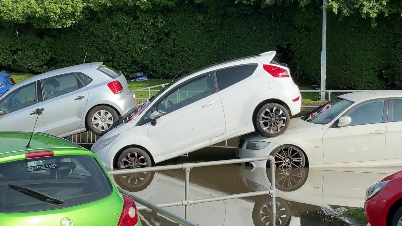 Powódź błyskawiczna w Edynburgu. Parking przy jednym ze szpitali został całkowicie zalany