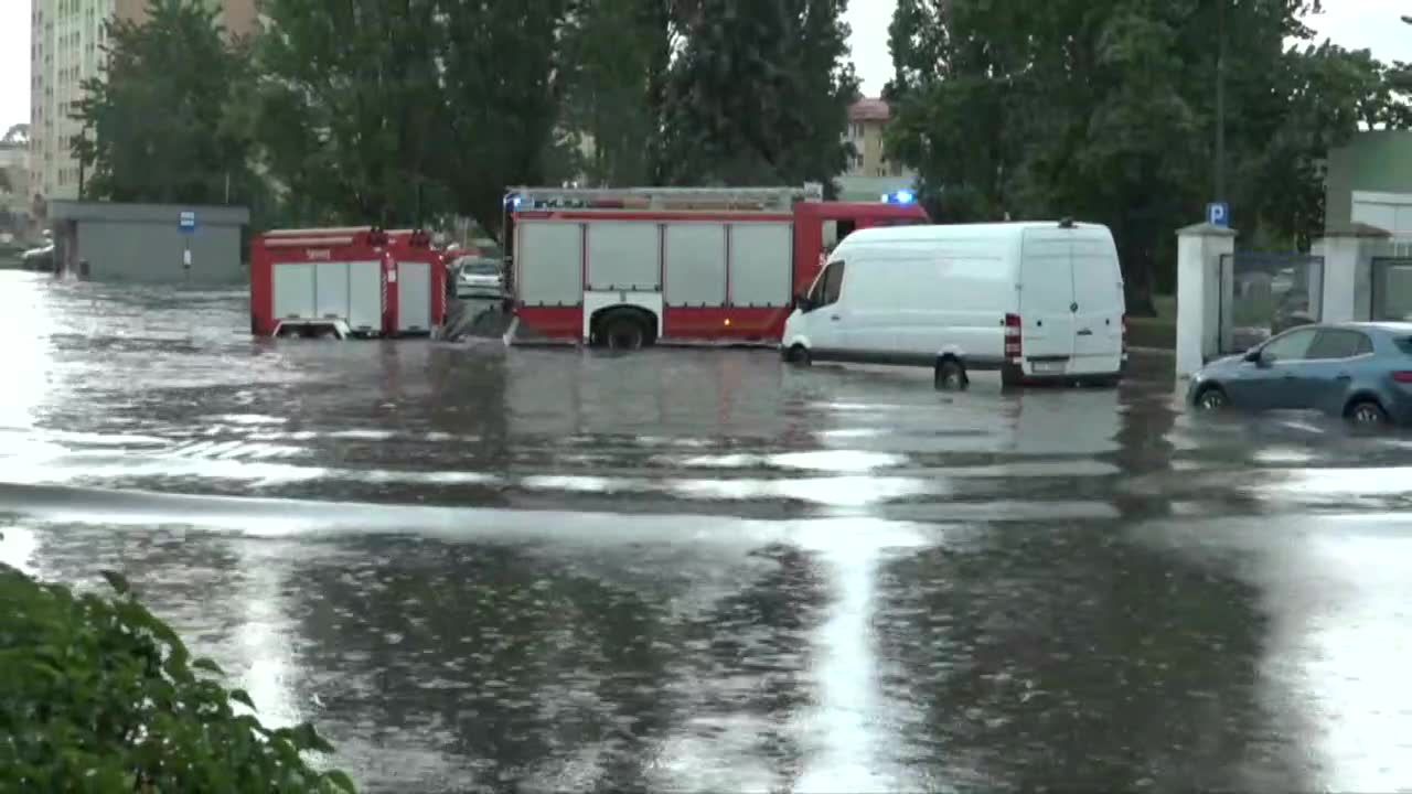 Przez Zgierz przeszła nawałnica. Zalany szpital zakaźny, gdzie leczą się pacjenci zakażeni koronawirusem