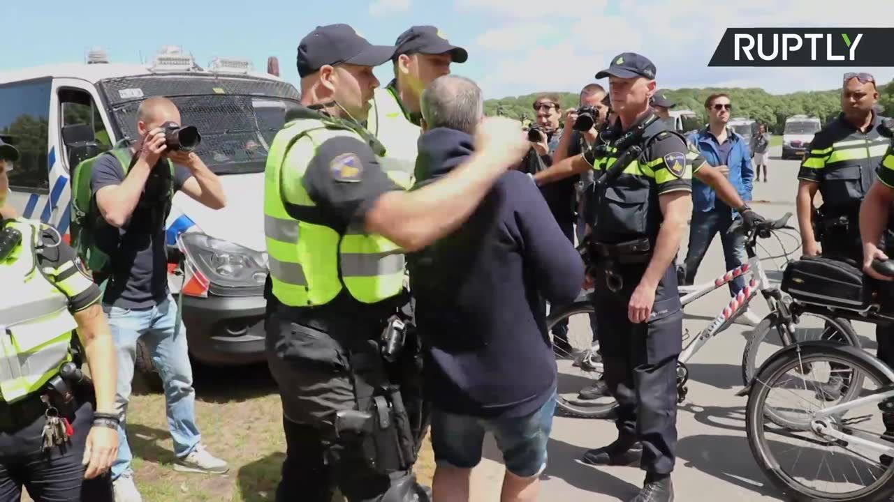 Kilkudziesięciu aresztowanych po demonstracji przeciwko koronawirusowym restrykcjom w Holandii